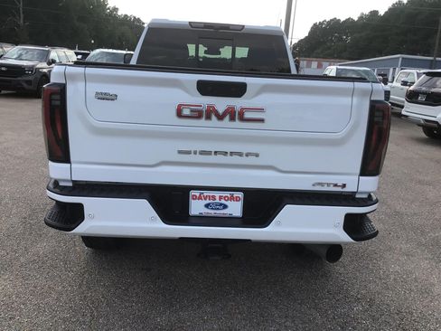 Used 2024 GMC Sierra 3500 AT4 w/ AT4 Preferred Package AWD/4WD image 11