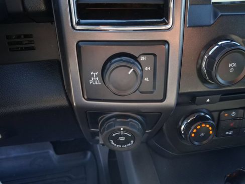 Used 2018 Ford F150 XLT w/ Equipment Group 302A Luxury AWD/4WD image 17
