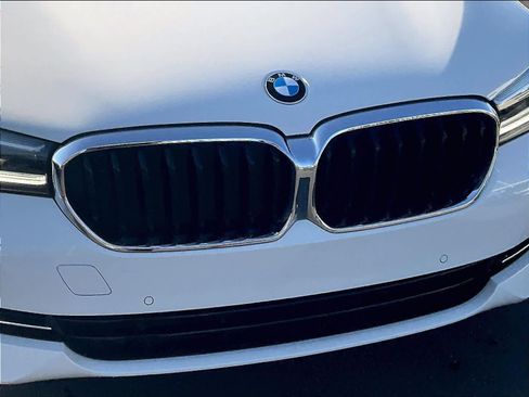 Used 2023 BMW 540i w/ Premium Package image 35