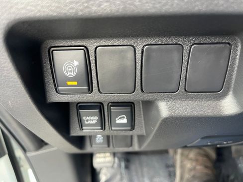 Certified 2025 Nissan Frontier SV image 14