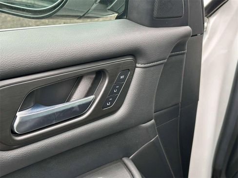 New 2025 Nissan Armada SL w/ Captain's Chari Seat Package image 19