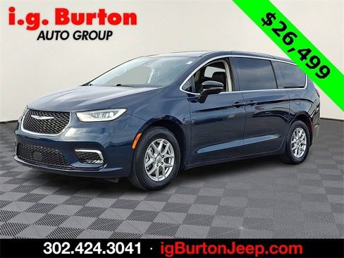 Certified 2024 Chrysler Pacifica Touring-L image 3