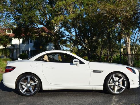 Used 2015 Mercedes-Benz SLK 250 image 38