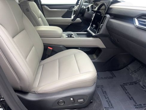 Used 2026 GMC Acadia Elevation w/ Elevation Premium Package FWD image 49