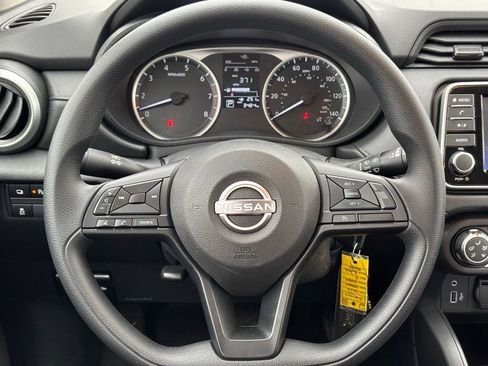 Used 2025 Nissan Versa S w/ Trunk Package image 8