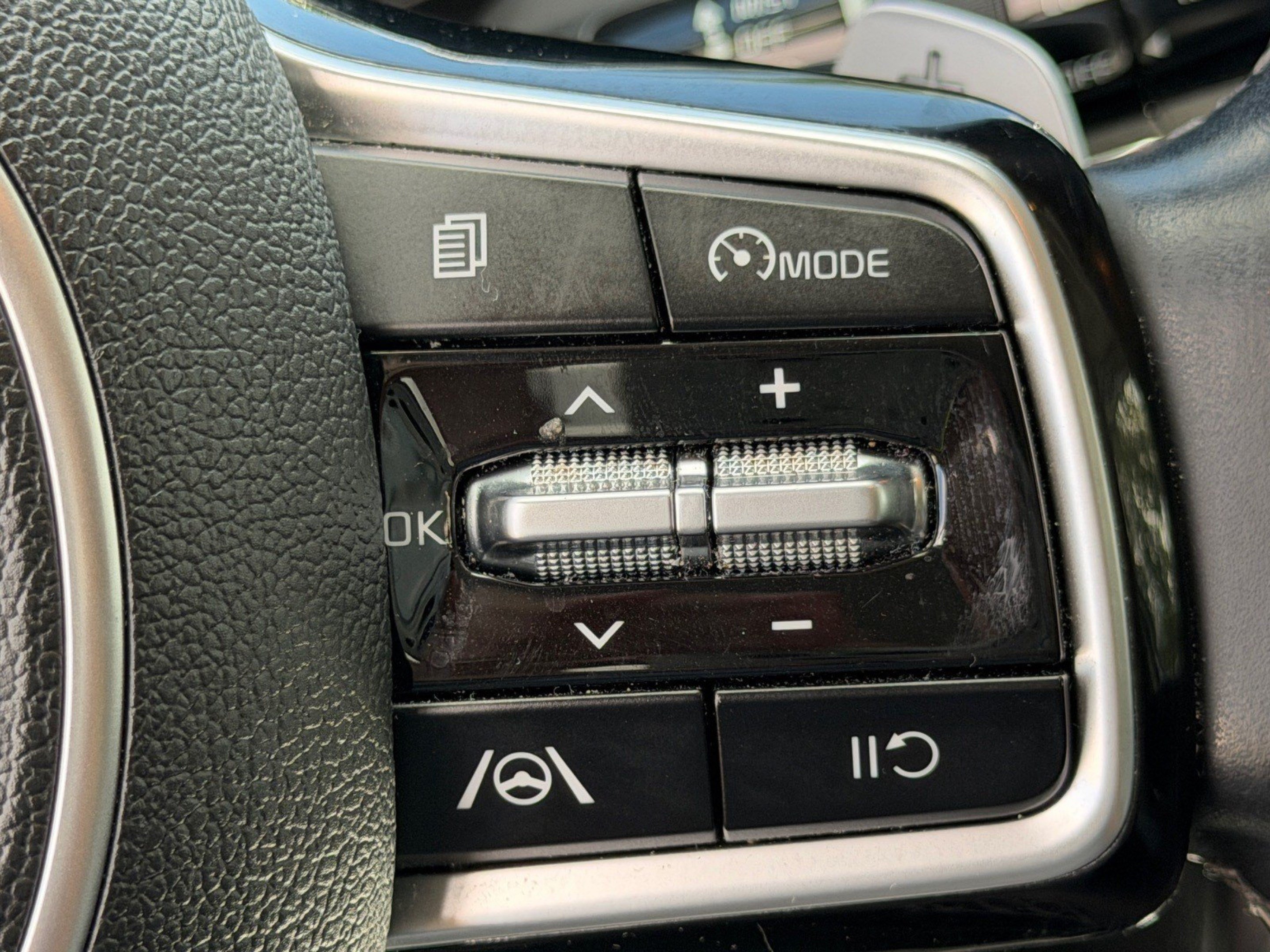 Used 2022 Kia Sorento S FWD image 31