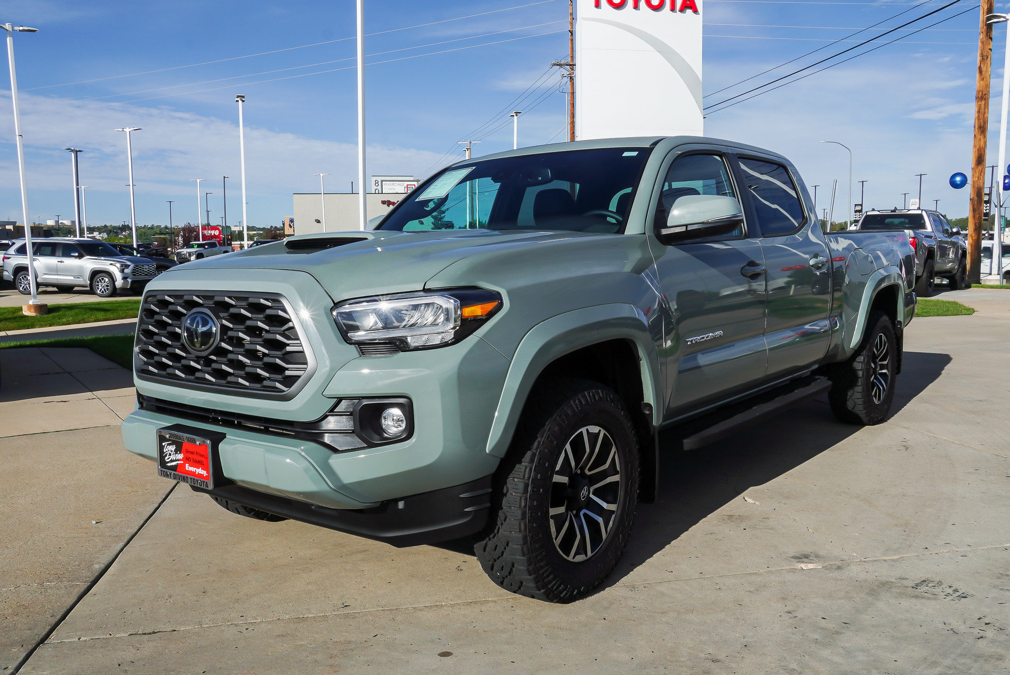 Certified 2023 Toyota Tacoma TRD Sport w/ TRD Premium Sport Package AWD/4WD image 4
