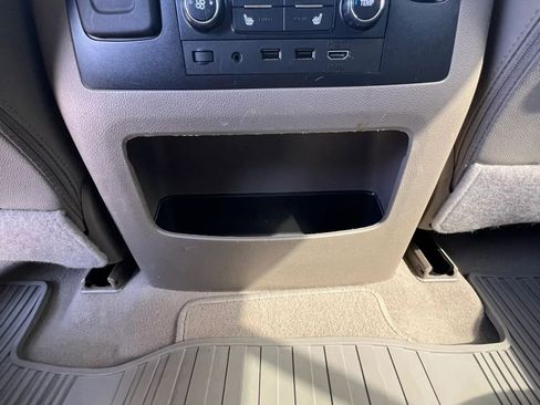 Used 2019 Chevrolet Suburban Premier RWD image 17
