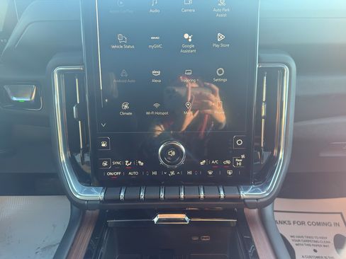 Used 2025 GMC Yukon XL Denali image 16