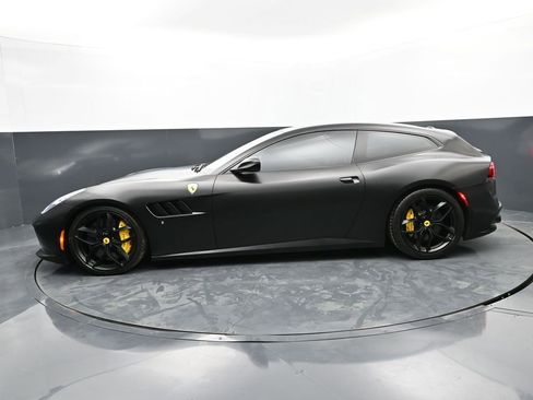 Used 2018 Ferrari GTC4Lusso T image 8
