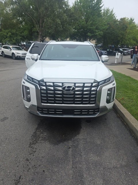 Used 2023 Hyundai Palisade Calligraphy FWD image 3