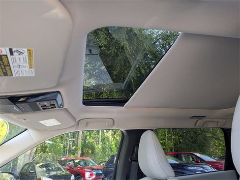 New 2025 Mitsubishi Outlander SE image 22