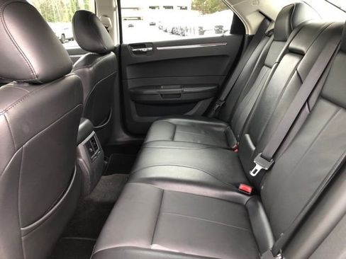 Used 2010 Chrysler 300 Touring image 29