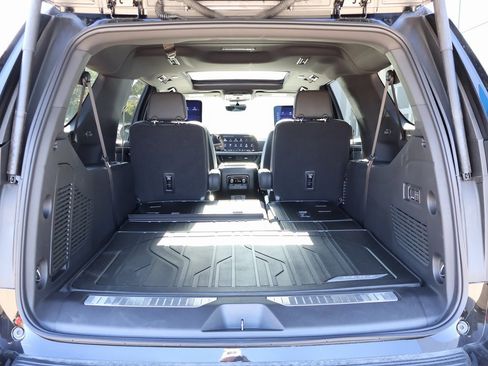 New 2025 Chevrolet Suburban Premier image 36