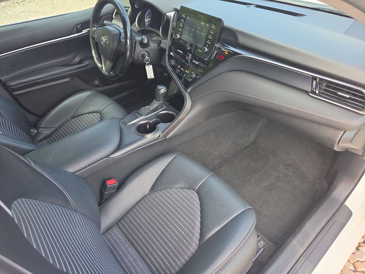 Used 2022 Toyota Camry SE FWD image 34