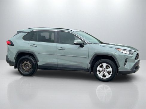 Used 2021 Toyota RAV4 XLE image 4