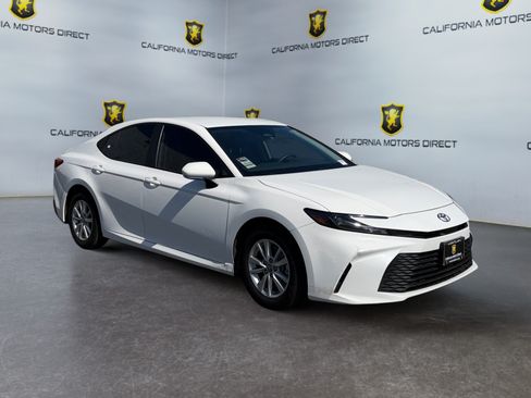 Used 2025 Toyota Camry LE FWD image 7