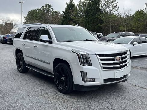 Used 2020 Cadillac Escalade Luxury AWD/4WD image 2