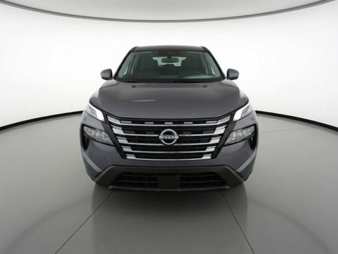 Used 2025 Nissan Rogue SV image 2