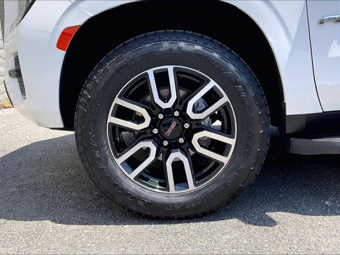 Used 2021 GMC Yukon AT4 w/ Rear Media and Nav Package AWD/4WD image 8