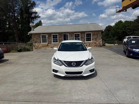 Used 2018 Nissan Altima 2.5 SV FWD image 2