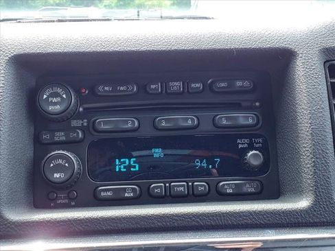 Used 2006 Chevrolet SSR w/ Preferred Equipment Group image 16