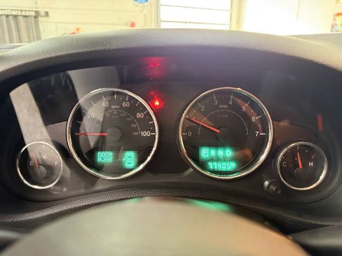 Used 2018 Jeep Wrangler Unlimited Sahara w/ Dual Top Group image 32