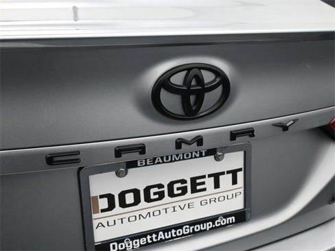 Used 2021 Toyota Camry XSE image 14