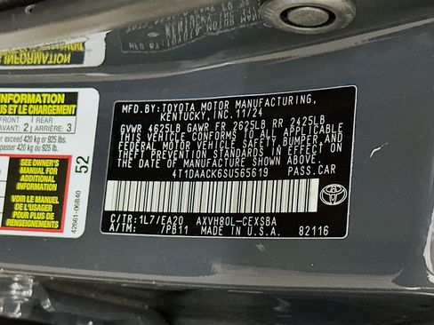 Used 2025 Toyota Camry SE image 12