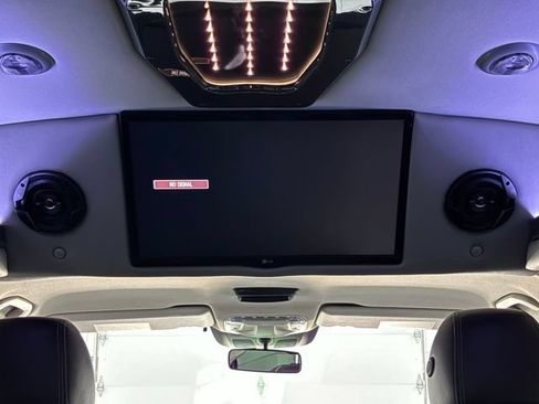 Used 2019 Mercedes-Benz Metris Passenger image 4