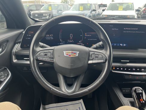 Used 2024 Cadillac XT4 Premium Luxury image 9