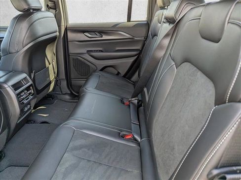 New 2025 Jeep Grand Cherokee Altitude image 25