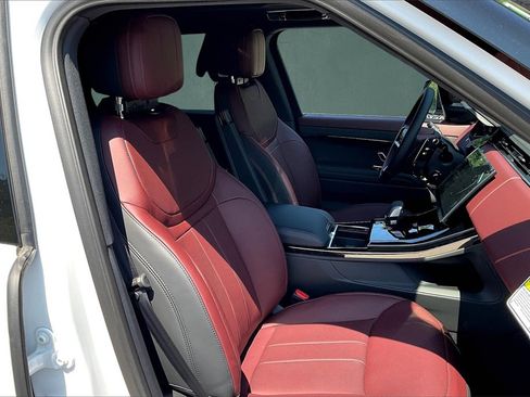 Used 2025 Land Rover Range Rover Sport Dynamic SE image 11