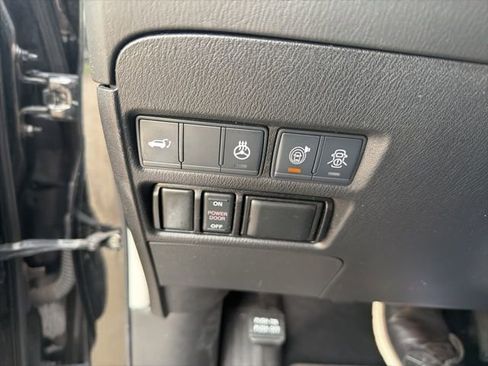 Used 2020 Nissan Armada Platinum w/ Captain's Chairs Package AWD/4WD image 17