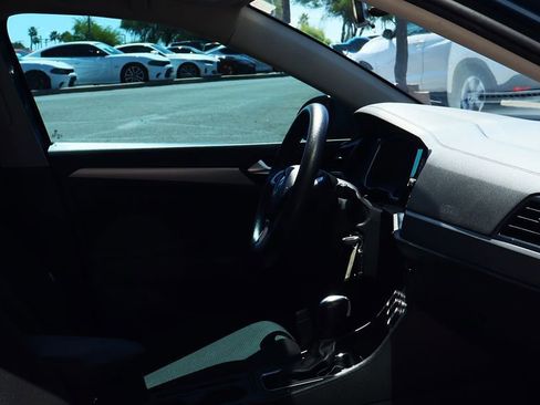 Used 2019 Volkswagen Jetta SE image 31