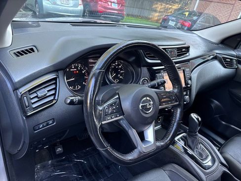 Used 2017 Nissan Rogue Sport SL w/ SL Premium Package AWD/4WD image 13