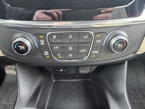 Used 2023 Chevrolet Traverse LS image 22