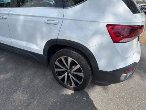 Used 2023 Volkswagen Taos SE image 3