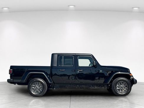 New 2026 Jeep Gladiator Sport AWD/4WD image 8