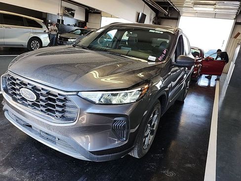 Used 2025 Ford Escape ST-Line image 2