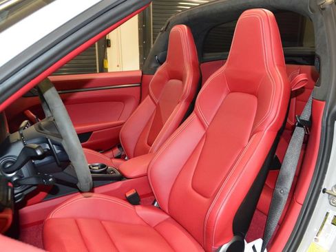 Certified 2025 Porsche 911 Targa 4 GTS AWD/4WD image 5