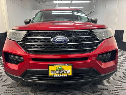 Used 2024 Ford Explorer XLT image 2