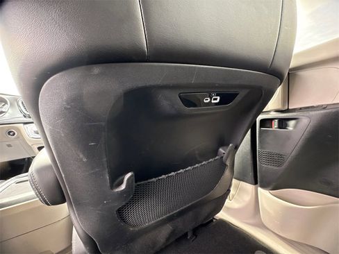 Used 2023 Chrysler Pacifica Touring-L image 10