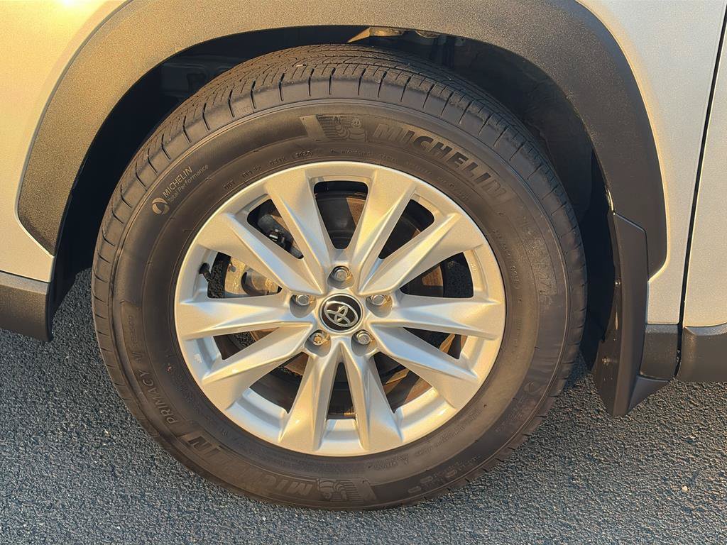 Used 2023 Toyota Corolla Cross LE AWD/4WD image 25