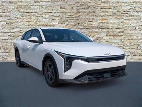 New 2026 Kia K4 FWD image 2