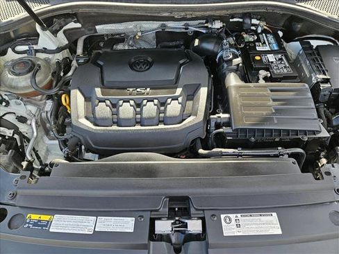 Used 2018 Volkswagen Tiguan SE AWD/4WD image 21