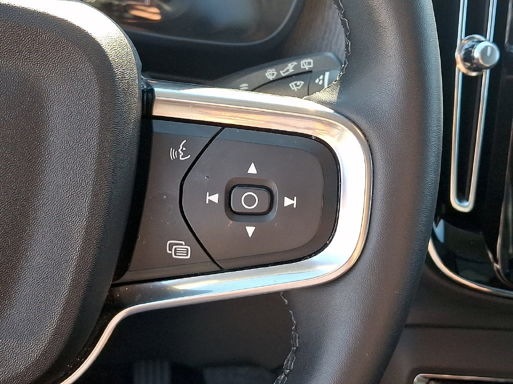 Certified 2026 Volvo XC40 B5 Plus AWD/4WD image 24