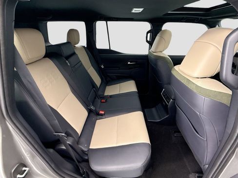 Used 2024 Lexus GX 550 image 20