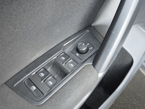 Used 2020 Volkswagen Tiguan S image 28