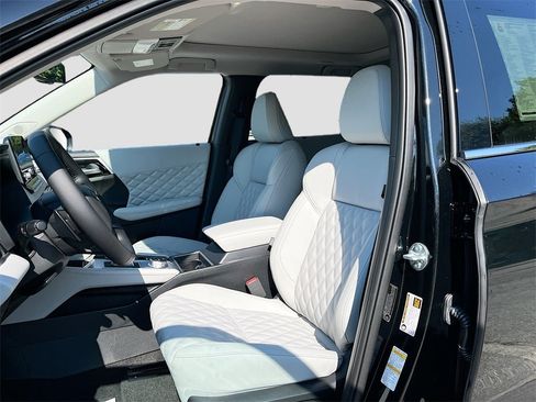 New 2025 Mitsubishi Outlander SEL image 22